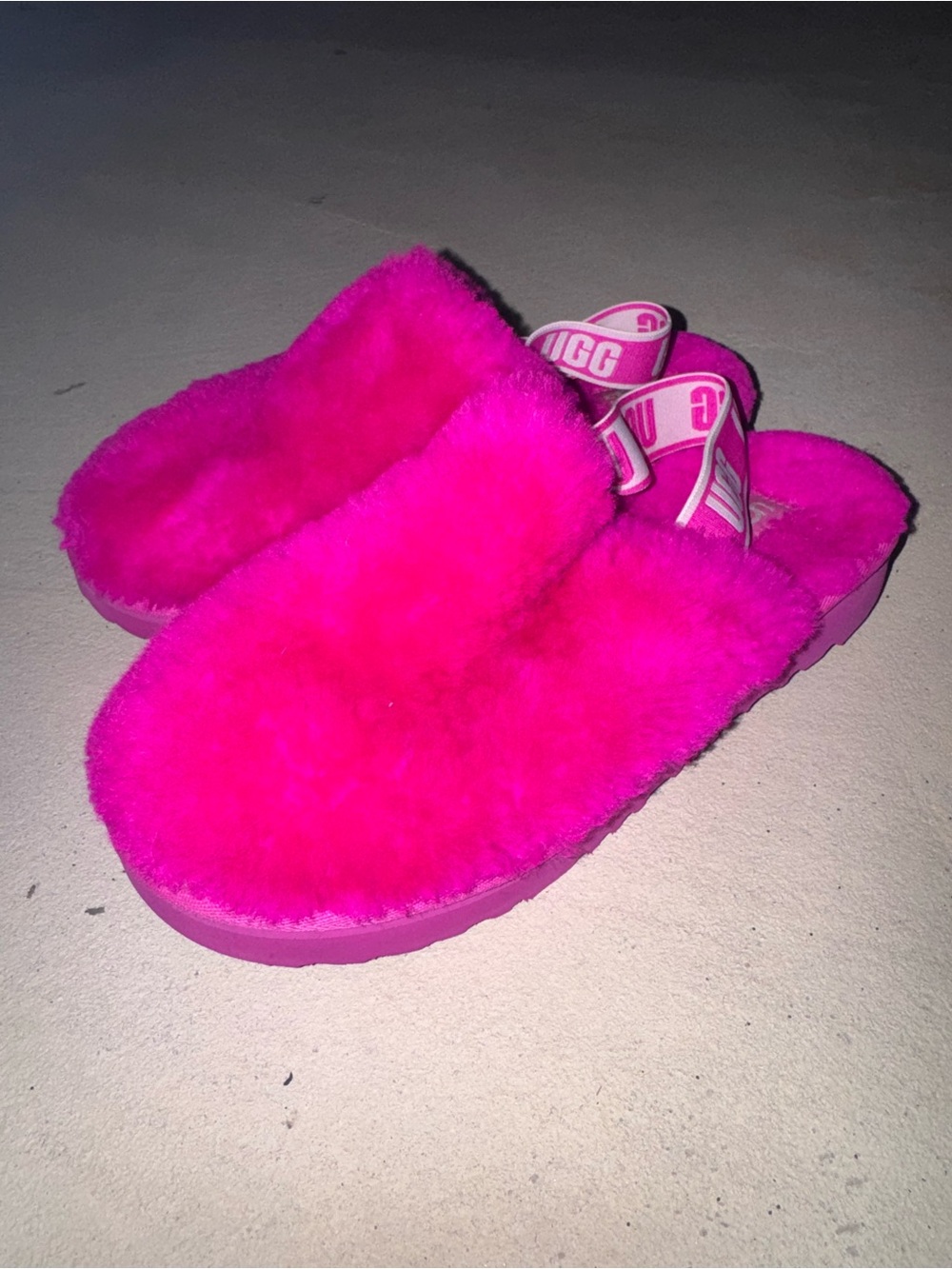UGG Kids Bright Hot Pink Fuzz Back-Strap Slide Slippers